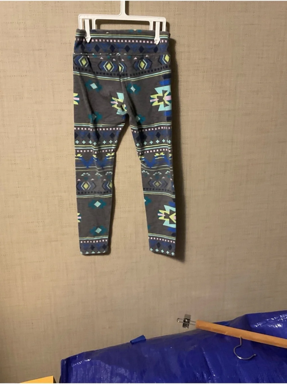 Girls' Gray Aztec Print Stretch Leggings with Teal Accents
